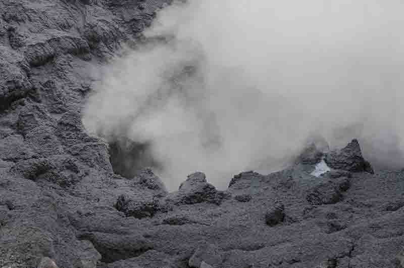 77 - Rusia - Kamchatka - volcan Mutnovsky - interior